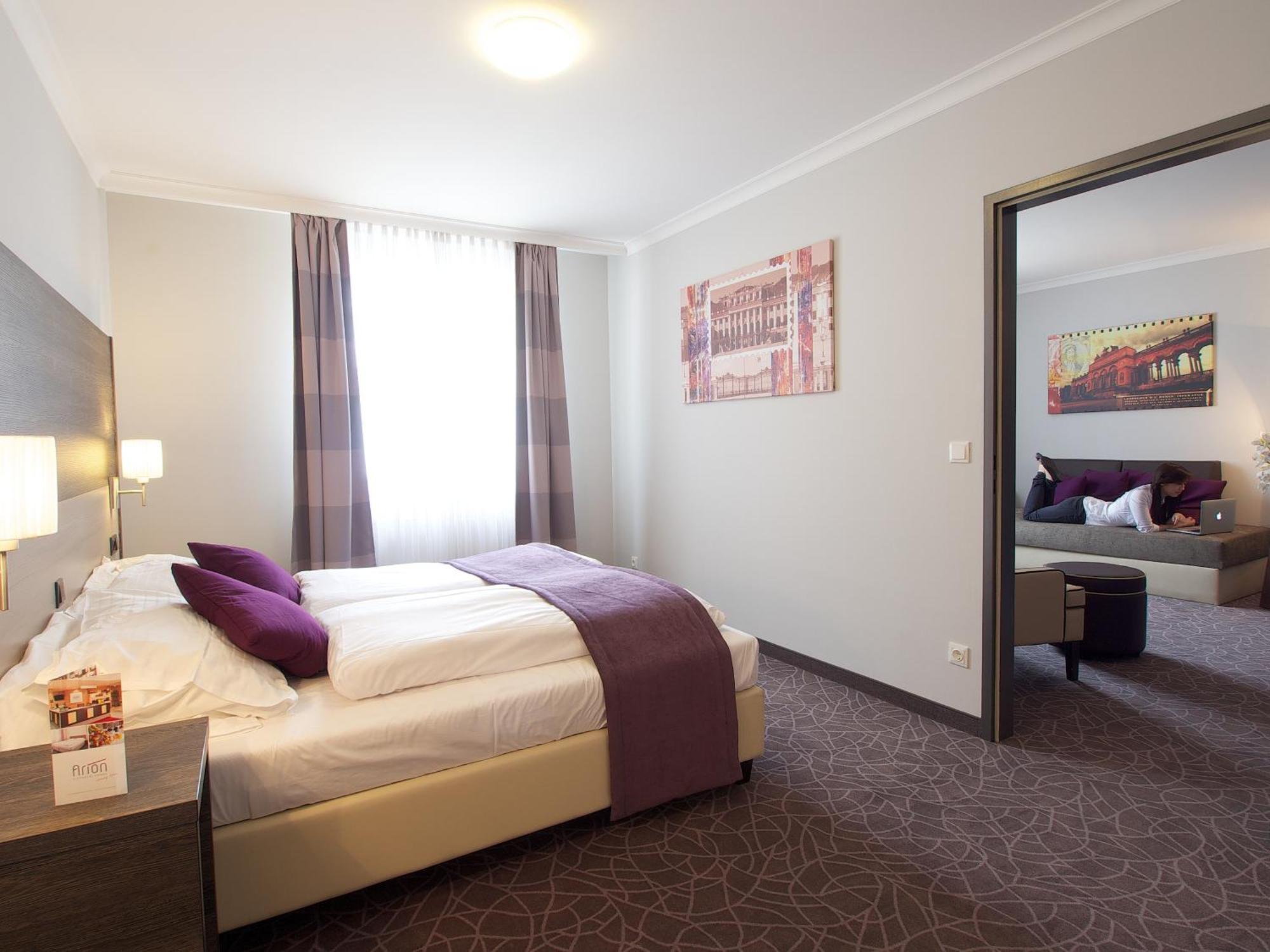 24hours Aparthotel 4*