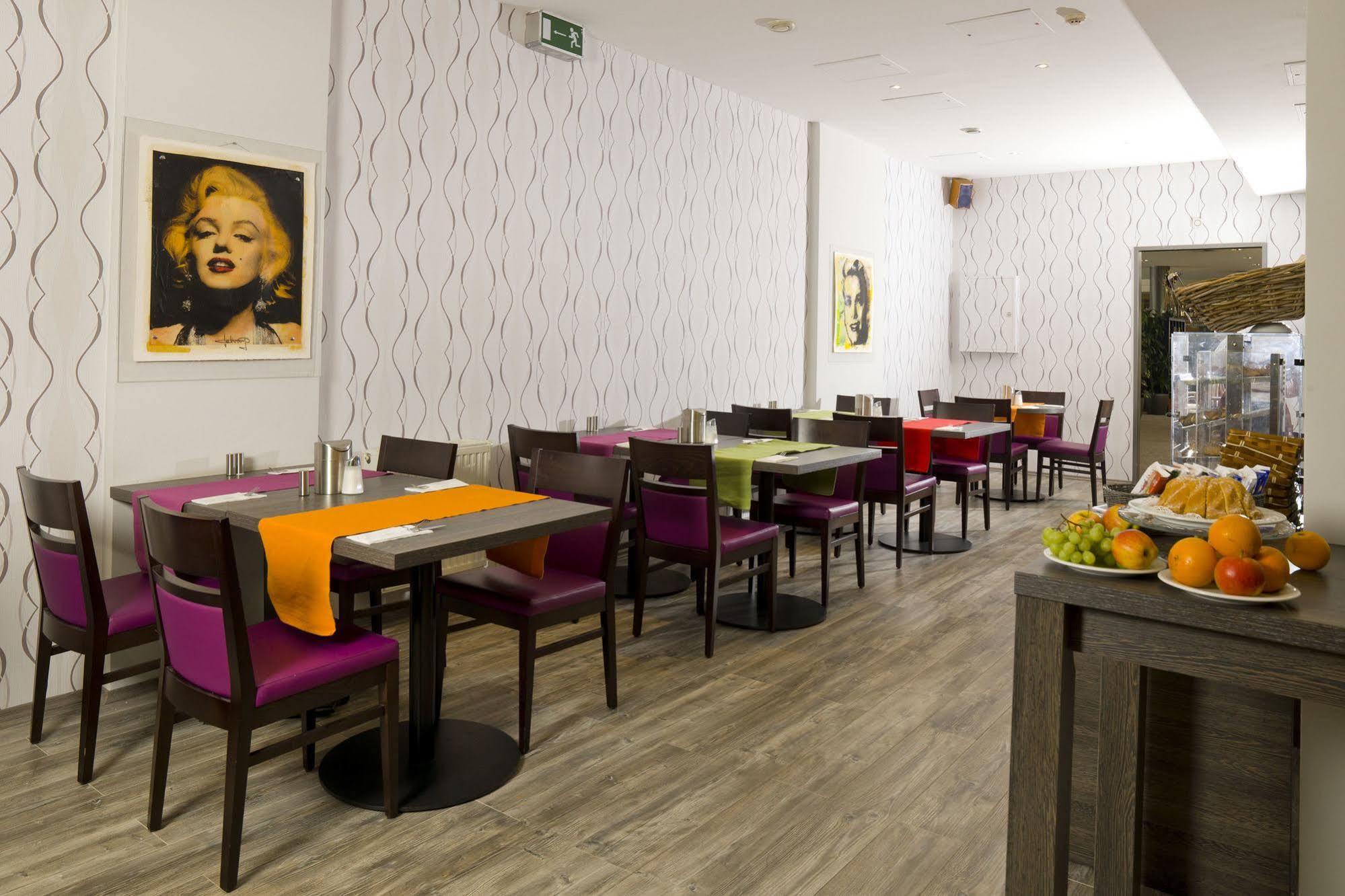 Aparthotel 24hours 4*